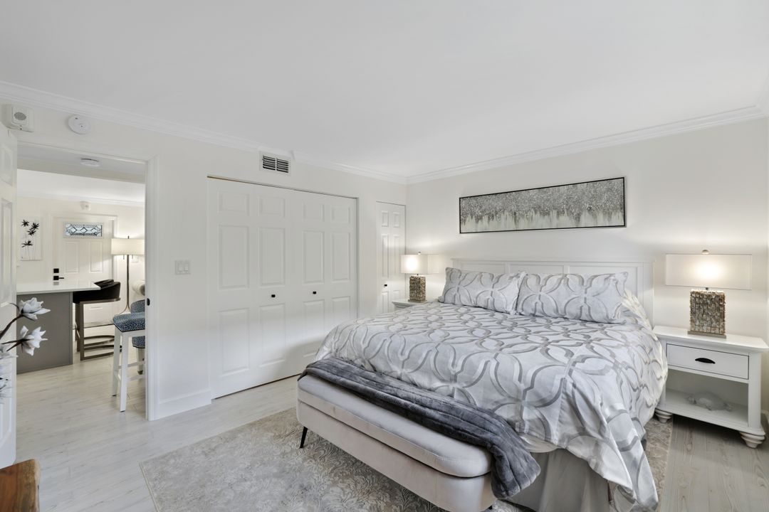 960 7th St S #105, Naples, FL 34102