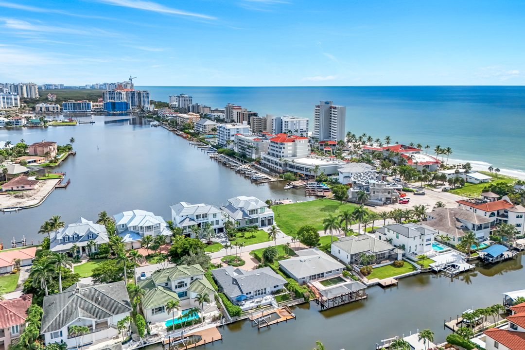151 Bayview Ave, Naples, FL 34108
