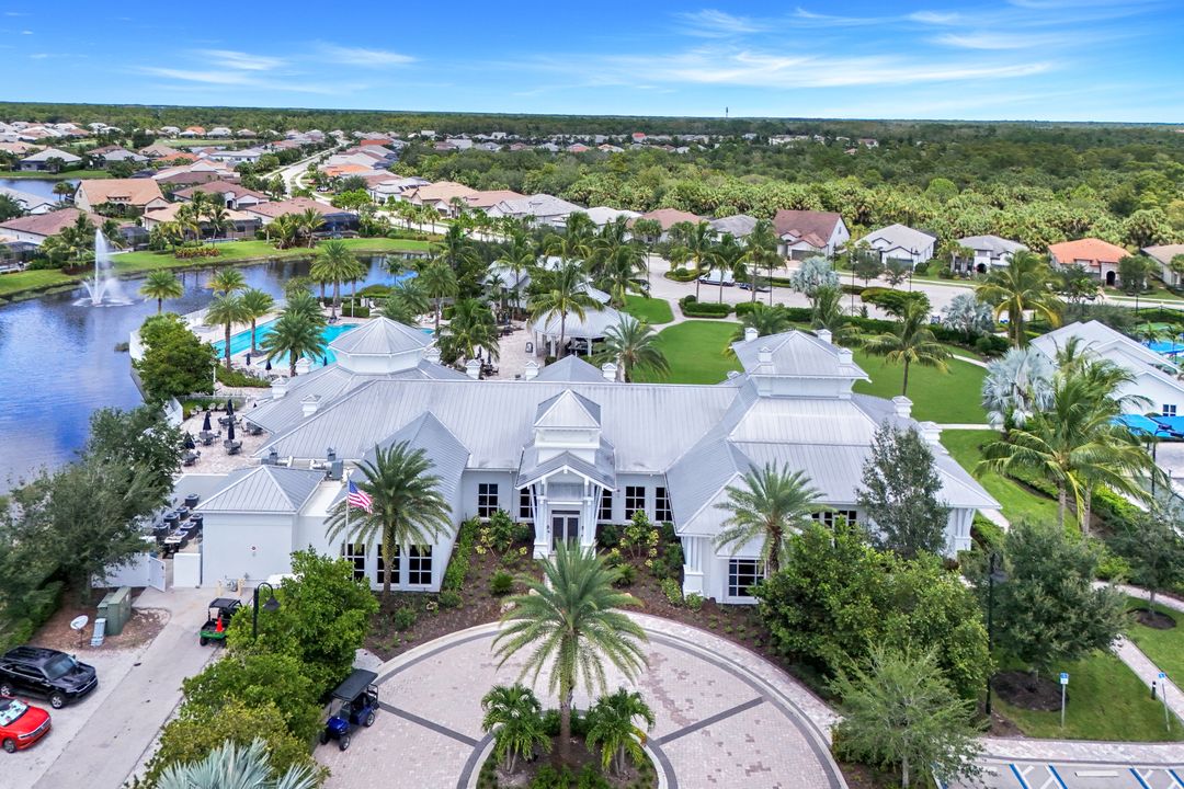 9721 Everglades Dr, Naples, FL 34120
