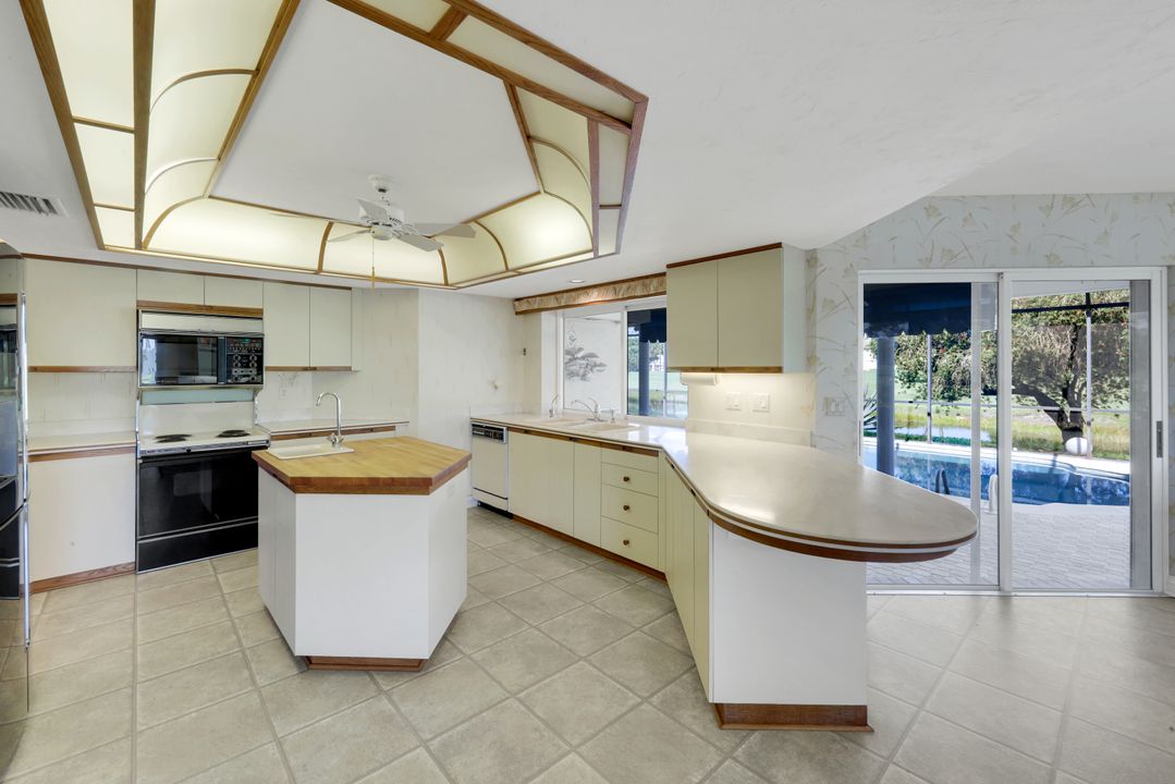 2227 Regal Way, Naples, FL 34110