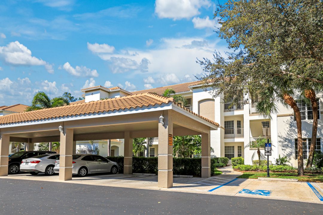 8217 Parkstone Pl #108, Naples, FL 34120