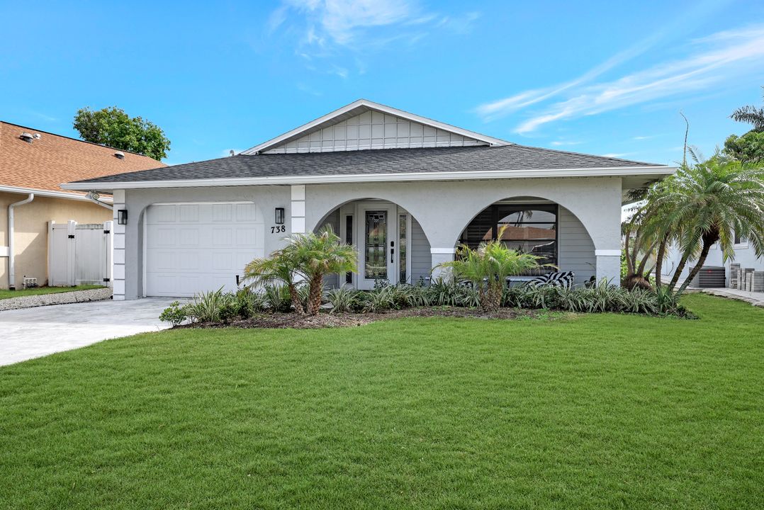 738 101st Ave N, Naples, FL 34108