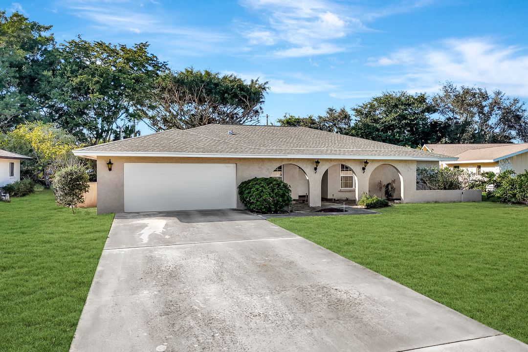 307 Country Club Dr, Naples, FL 34110