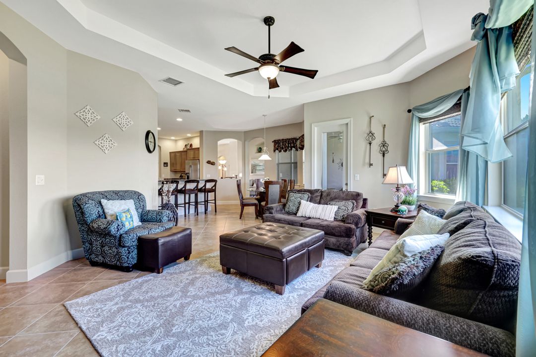 9693 Cobalt Cove Cir, Naples, FL 34120