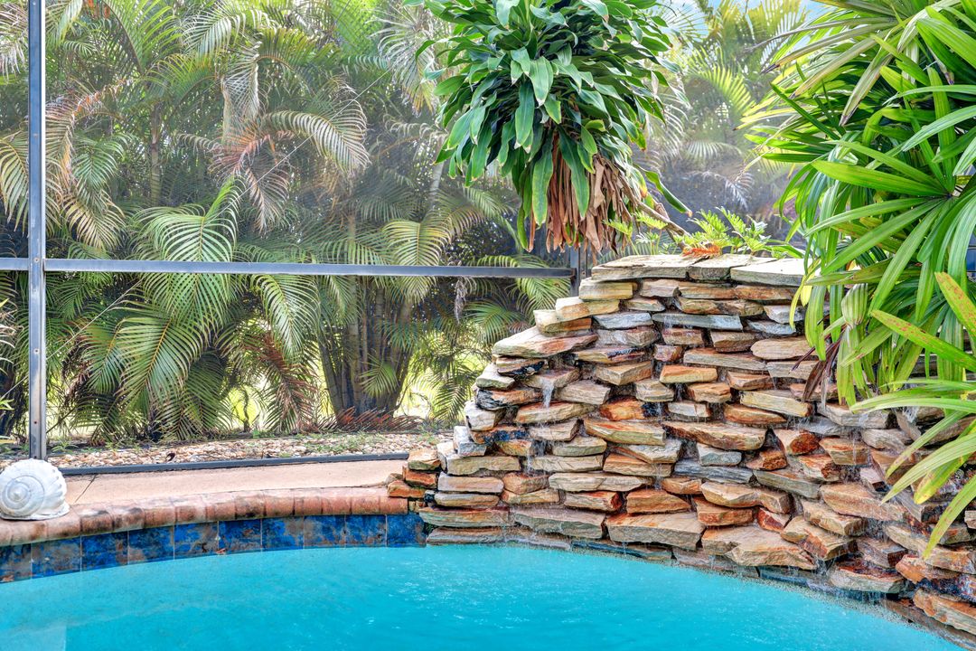 2001 NE 15th Ave, Cape Coral, FL 33909