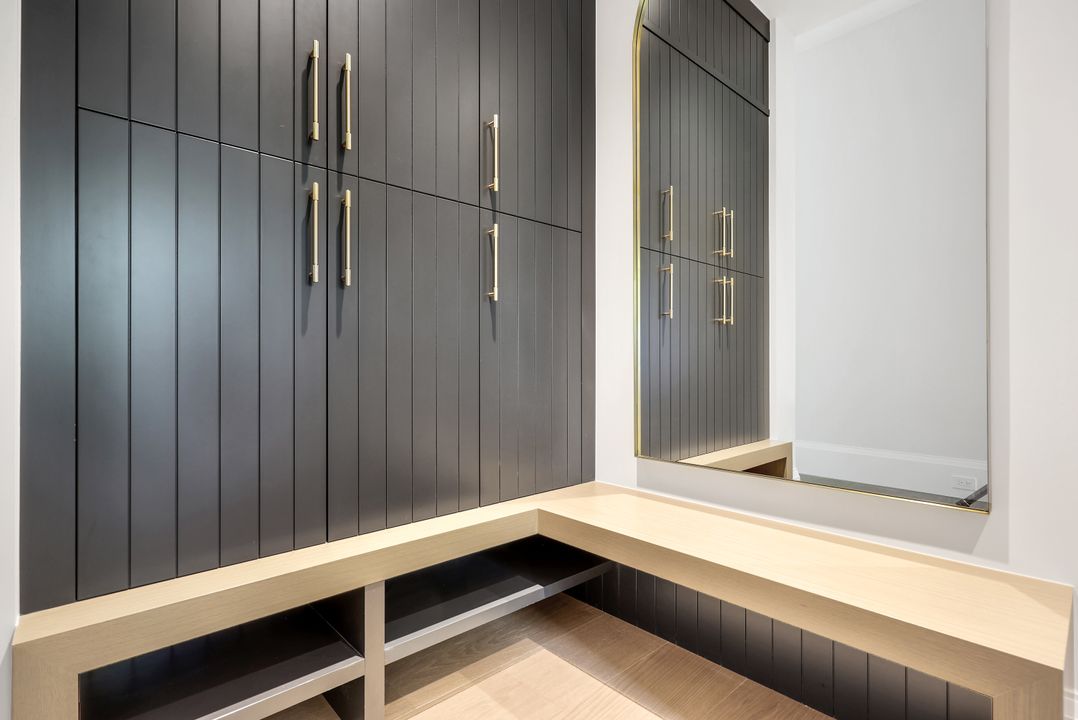 476 Palm Cir W, Naples, FL 34102