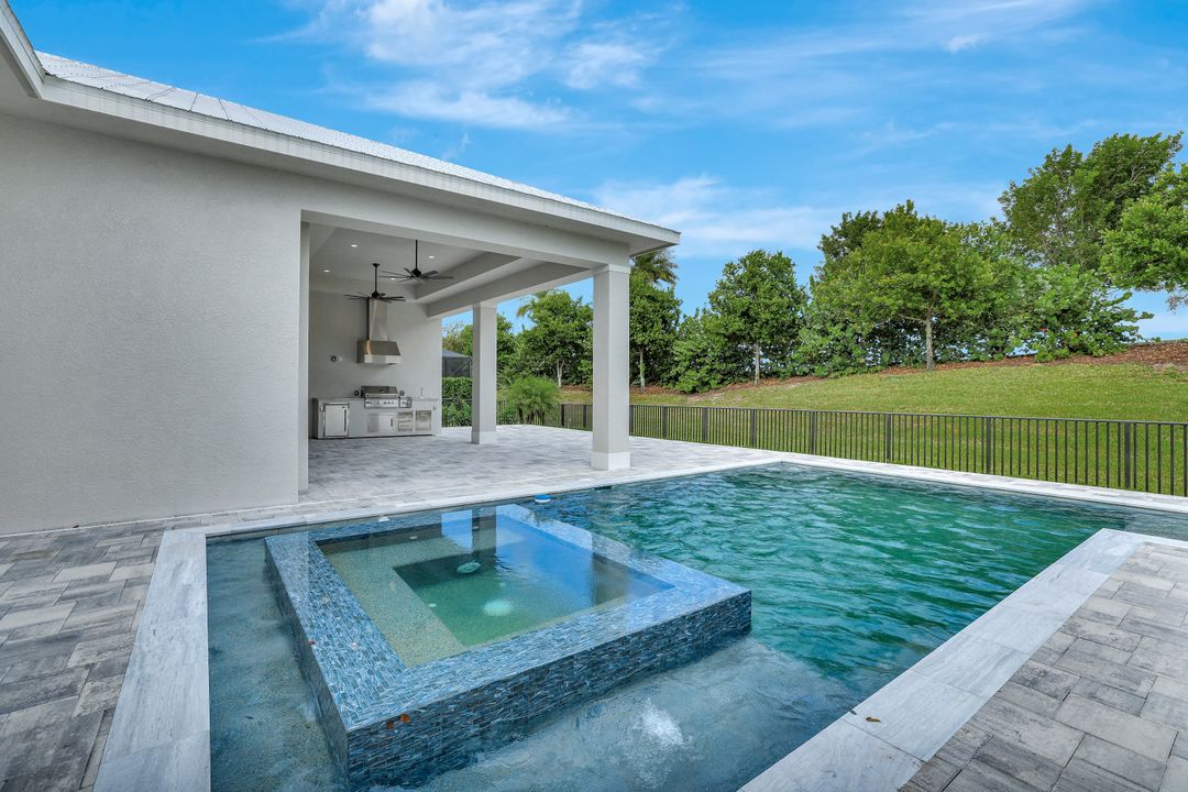 14286 Charthouse Cir, Naples, FL 34114