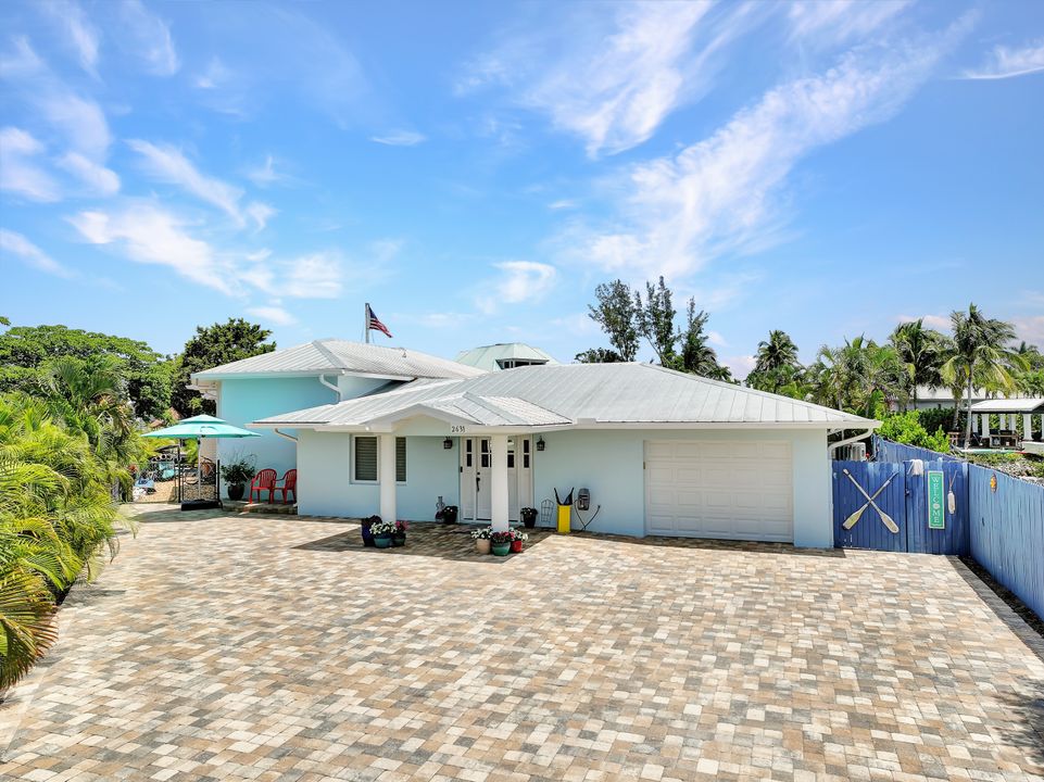 2631 Riverview Dr, Naples, FL 34112