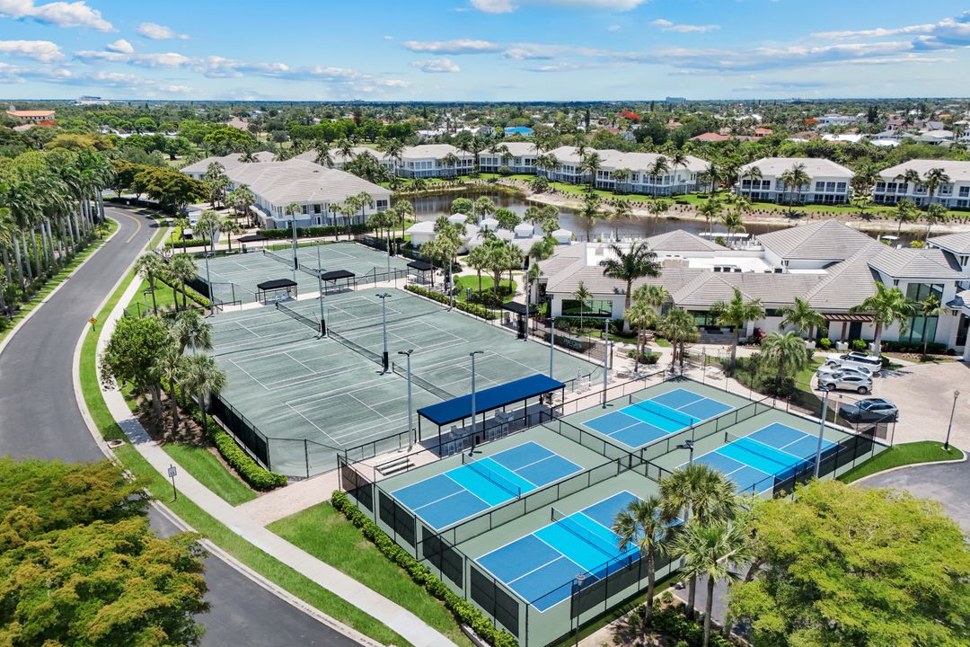 315 Dunes Blvd #707, Naples, FL 34110