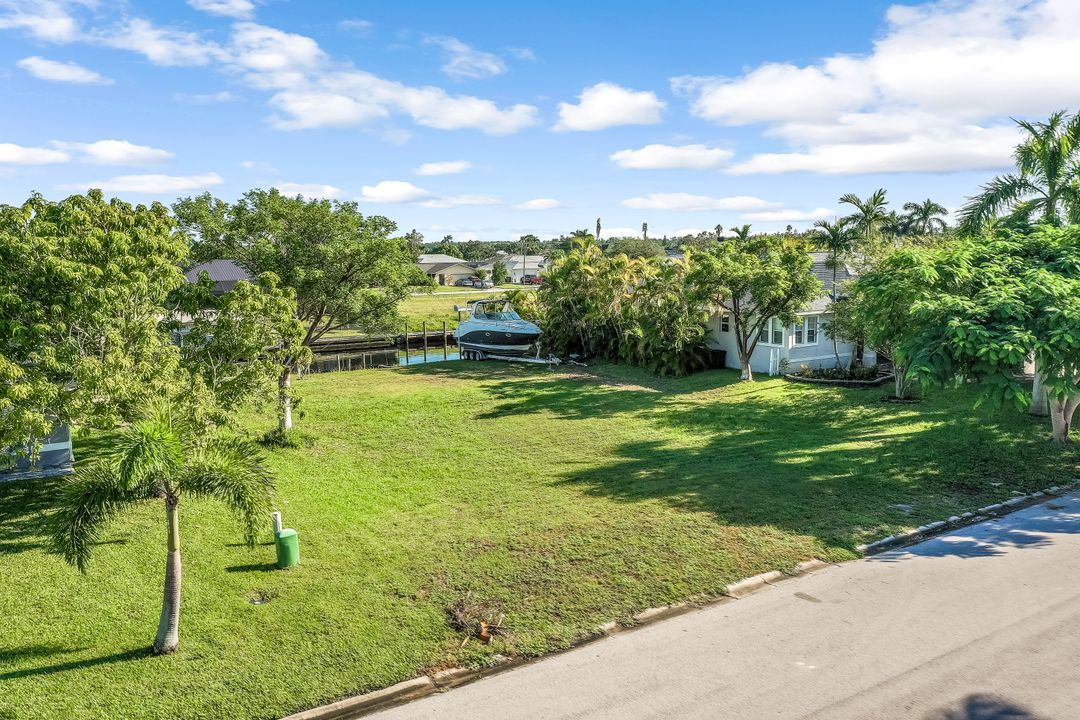 2055 Ottersrest Ln, Cape Coral, FL 33990