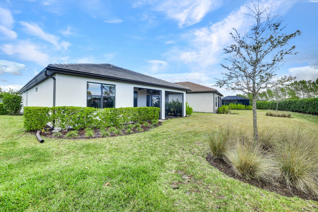 1952 Yellowfin Cir, Naples, FL 34114