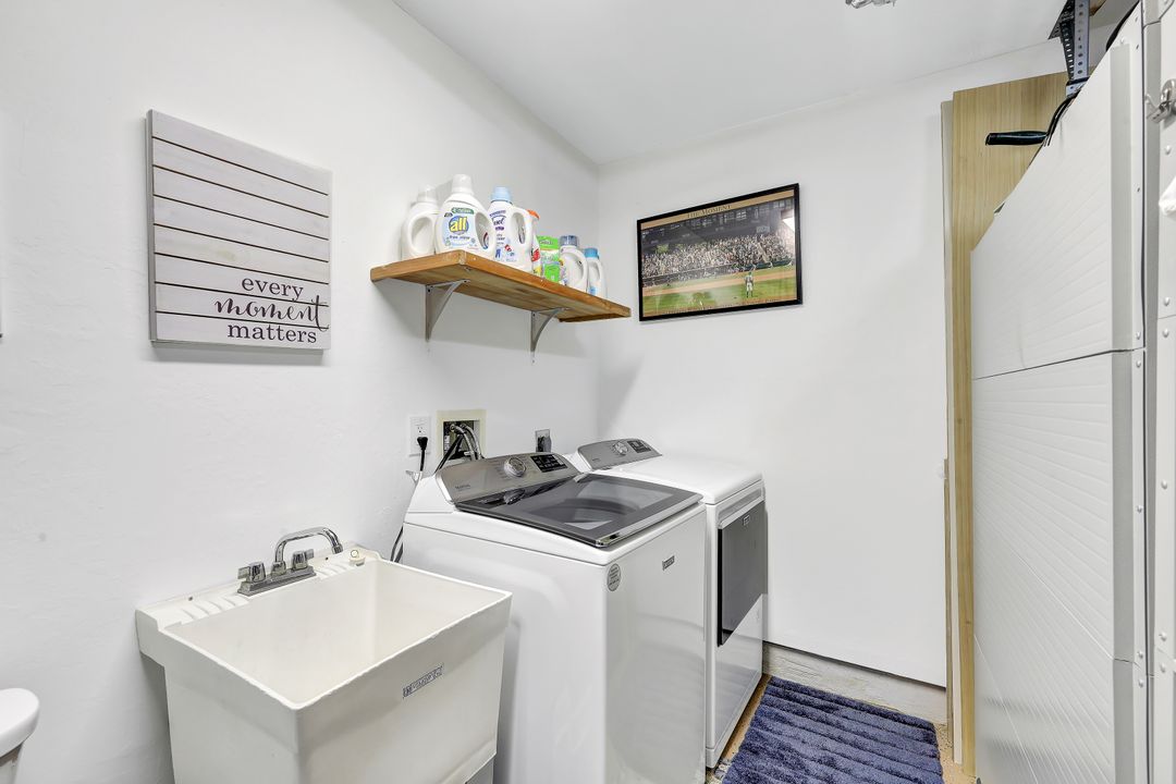 2631 Riverview Dr, Naples, FL 34112