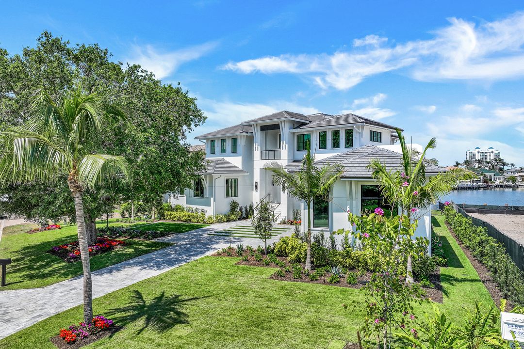 403 Neapolitan Way, Naples, FL 34103