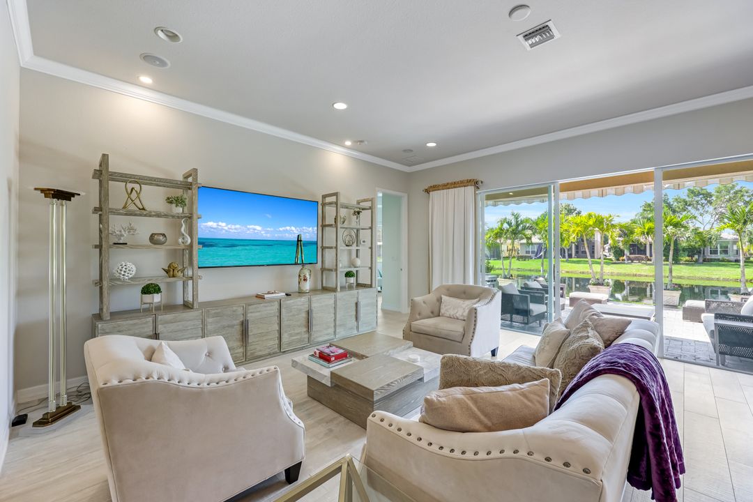 6582 Monterey Point, Naples, FL 34105
