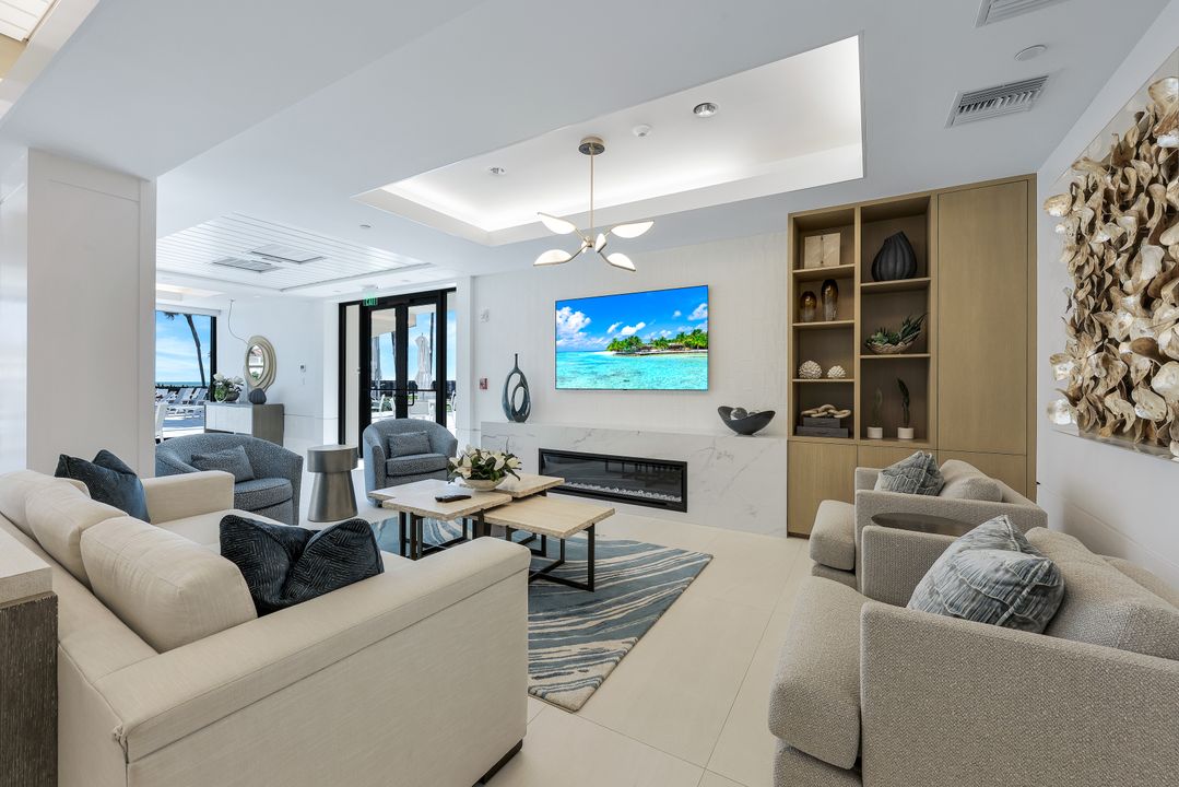 4001 Gulf Shore Blvd N #902, Naples, FL 34103