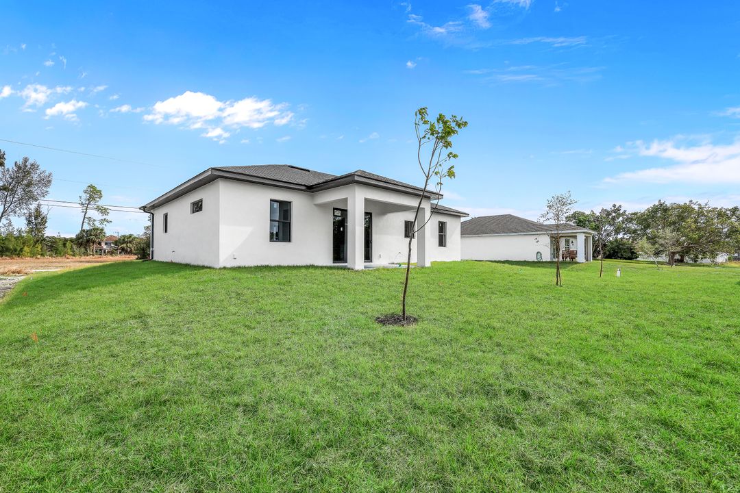 4138 NE 23rd Ave, Cape Coral, FL 33993