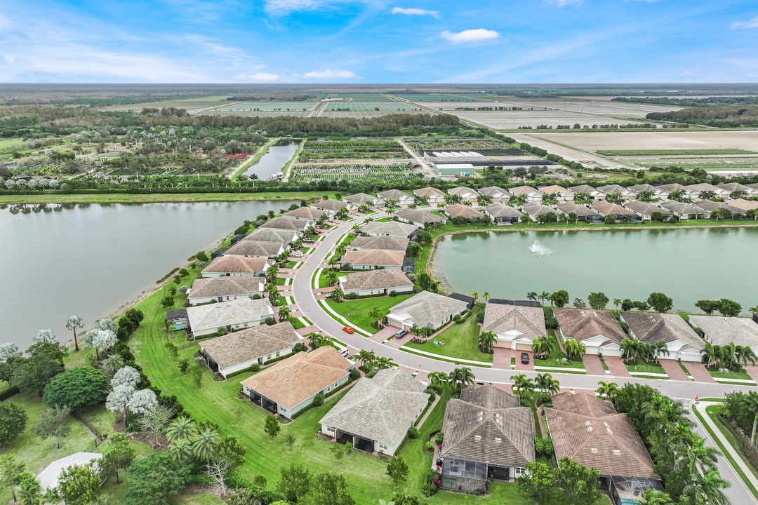 14551 Edgewater Cir, Naples, FL 34114