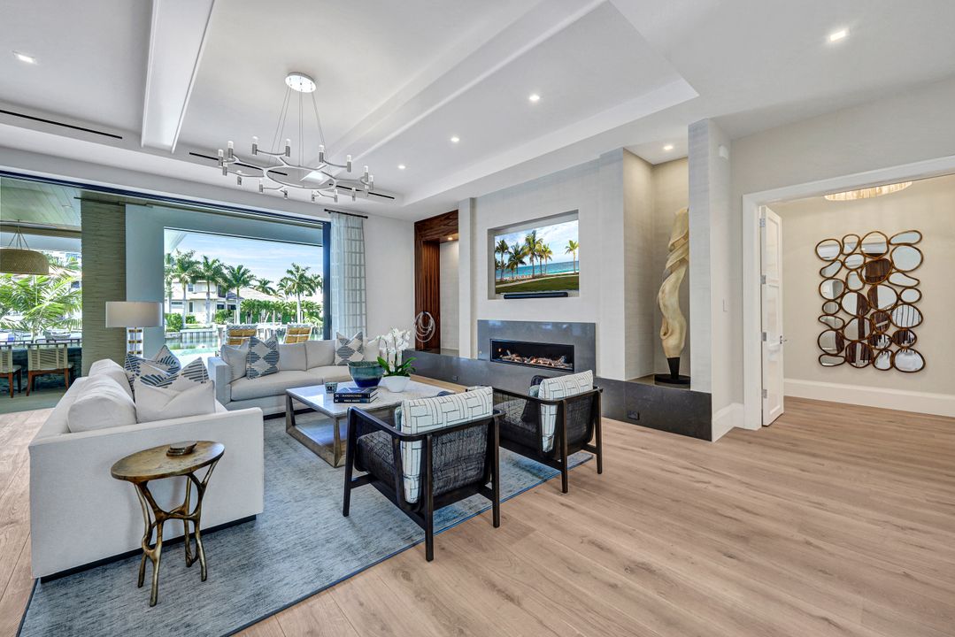 3637 Crayton Rd, Naples, FL 34103