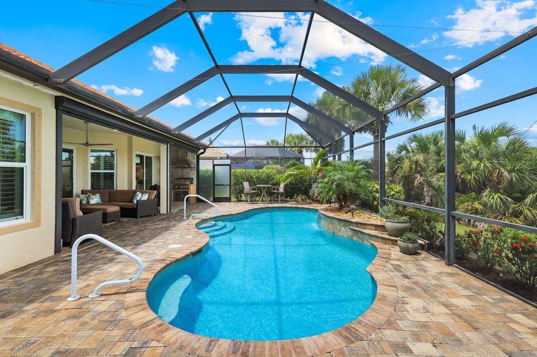 8223 Potomac Ln, Naples, FL 34104
