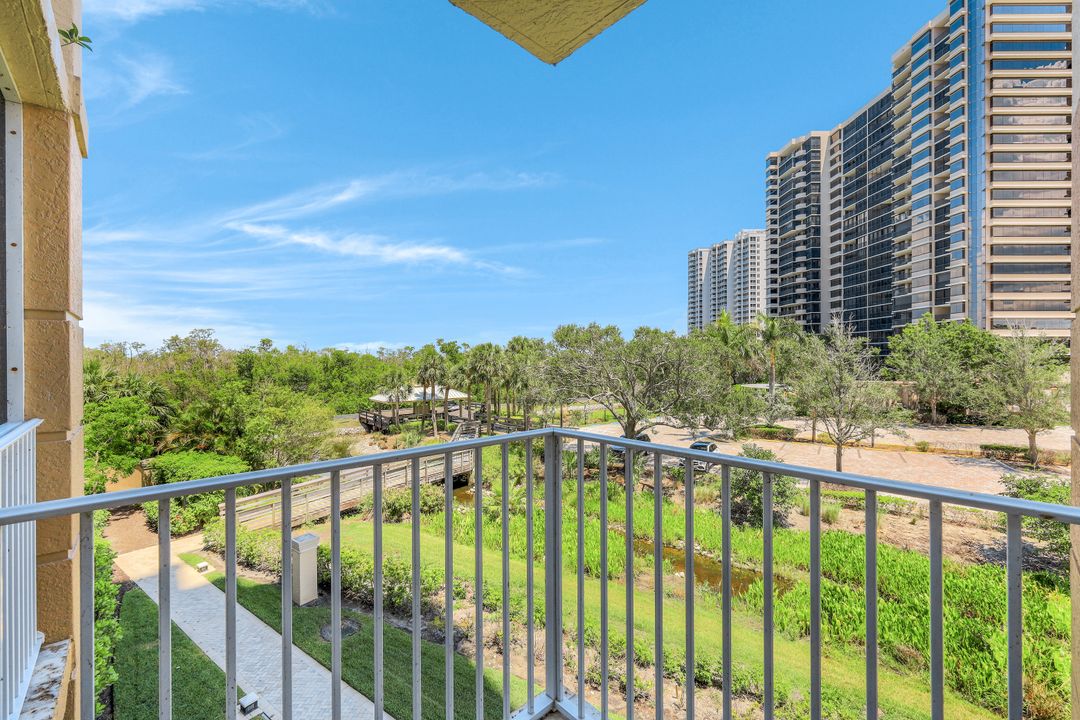 6597 Nicholas Blvd #306, Naples, FL 34108