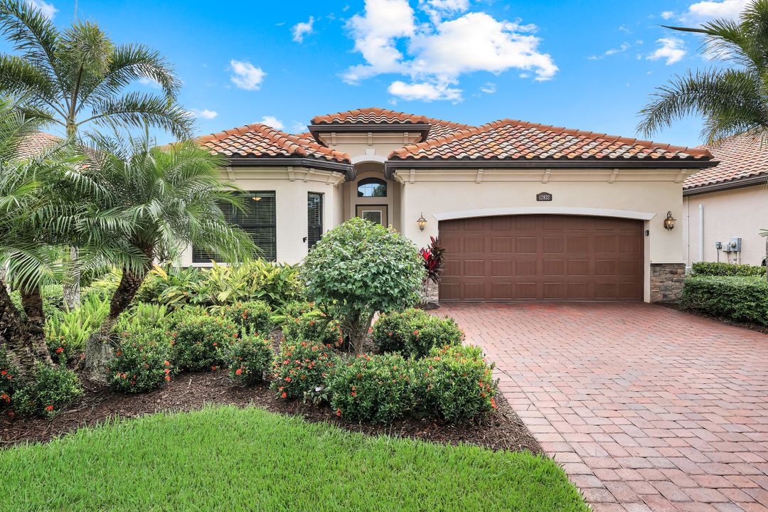 12832 Kinross Ln, Naples, FL 34120