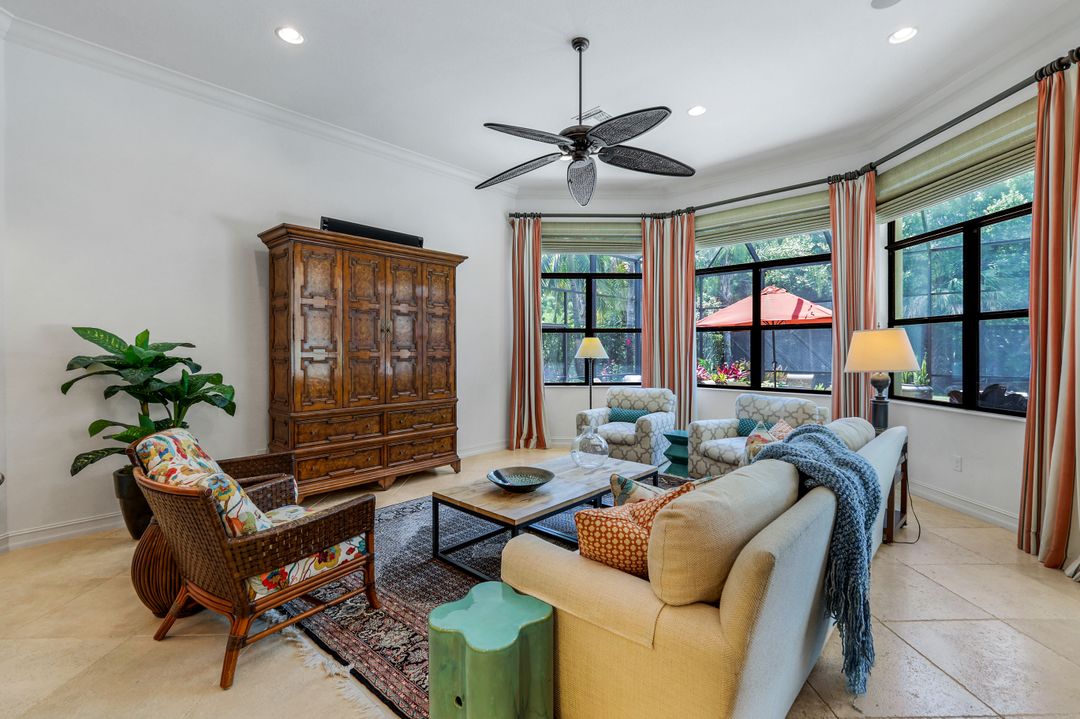 6477 Costa Cir, Naples, FL 34113