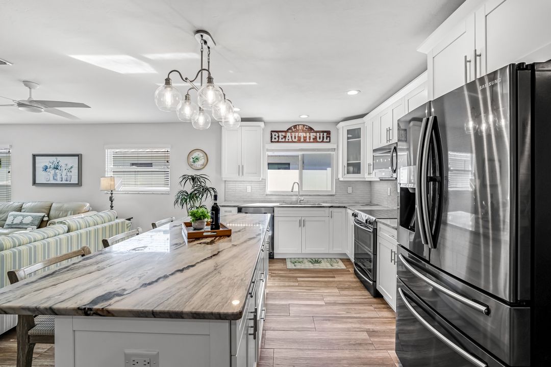 737 91st Ave N, Naples, FL 34108