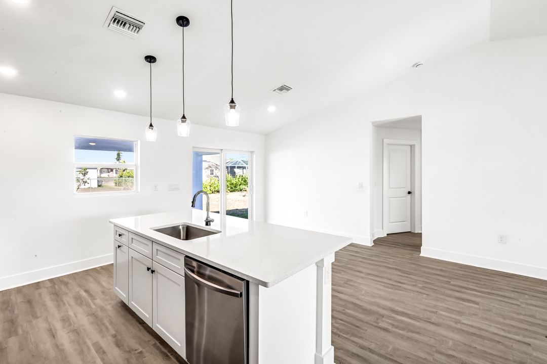 1702 NW 5th Pl, Cape Coral, FL 33993