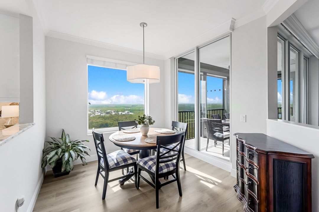 425 Cove Tower Dr  #1501, Naples, FL 34110