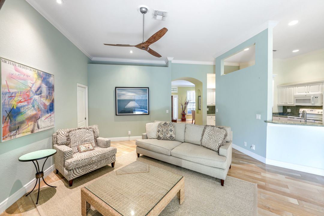 302 Sawgrass Ct, Naples, FL 34110