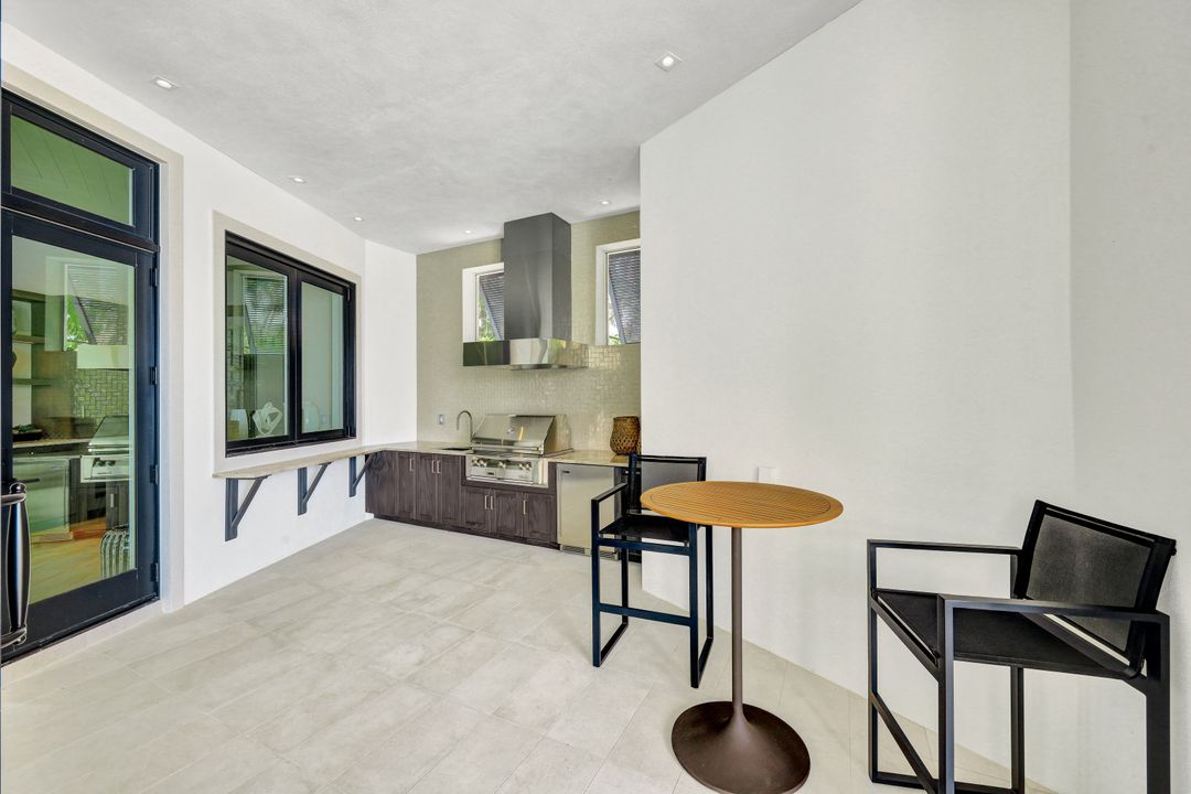 3401 Crayton Rd, Naples, FL 34102