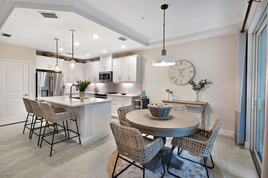 2542 Seychelles Dr #702, Naples, FL 34112