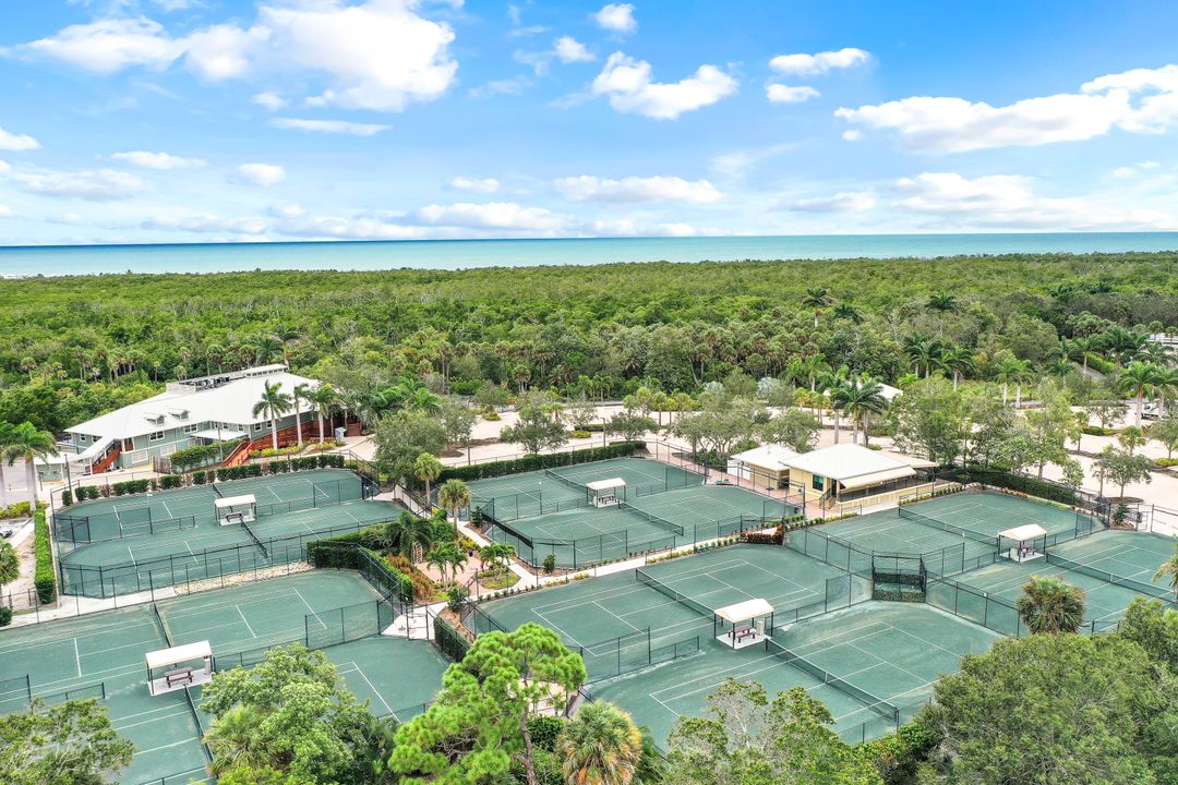 703 Heathery Ln, Naples, FL 34108