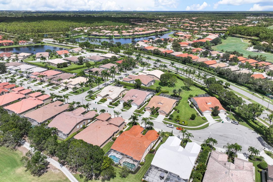 6667 Castlelawn Pl #19, Naples, FL 34113