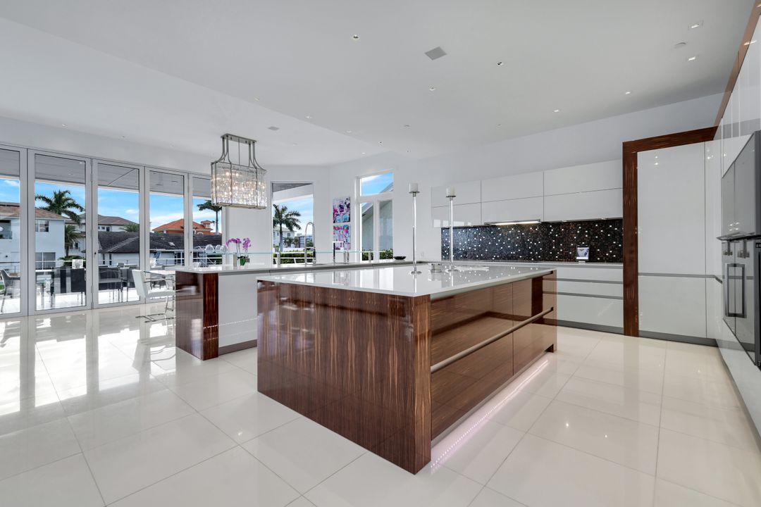 260 Channel Dr, Naples, FL 34108