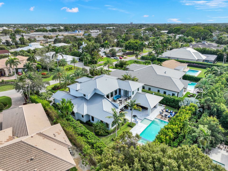 679 Rudder Rd, Naples, FL 34102