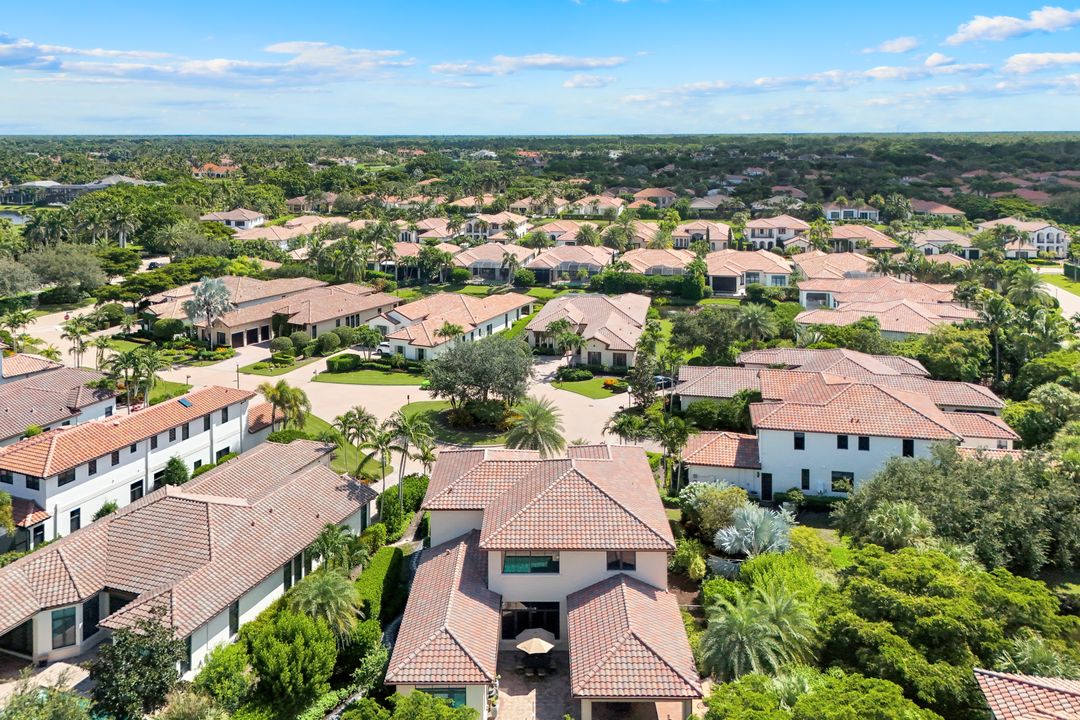 2351 Traditions Ct, Naples, FL 34105