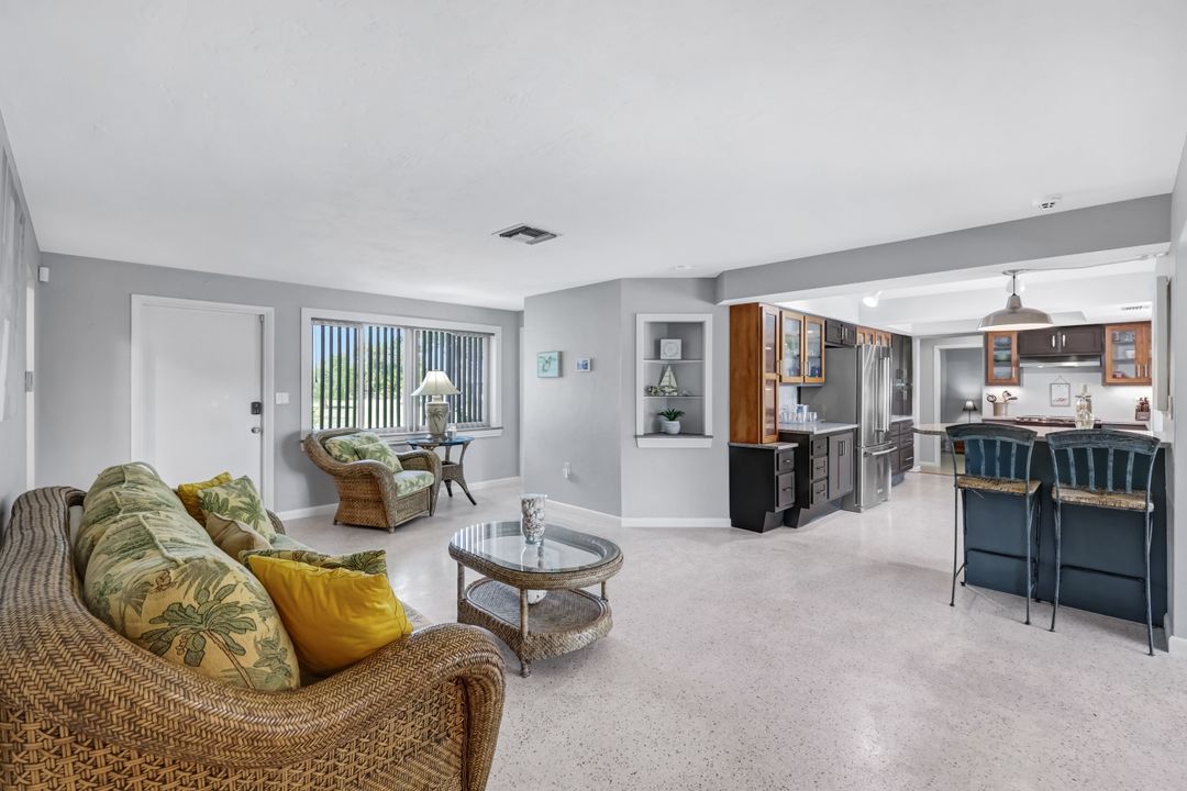 4305 SE 1st Ave, Cape Coral, FL 33904