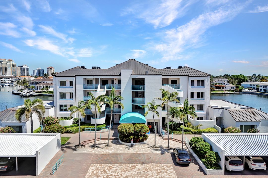 255 Park Shore Dr #341, Naples, FL 34103