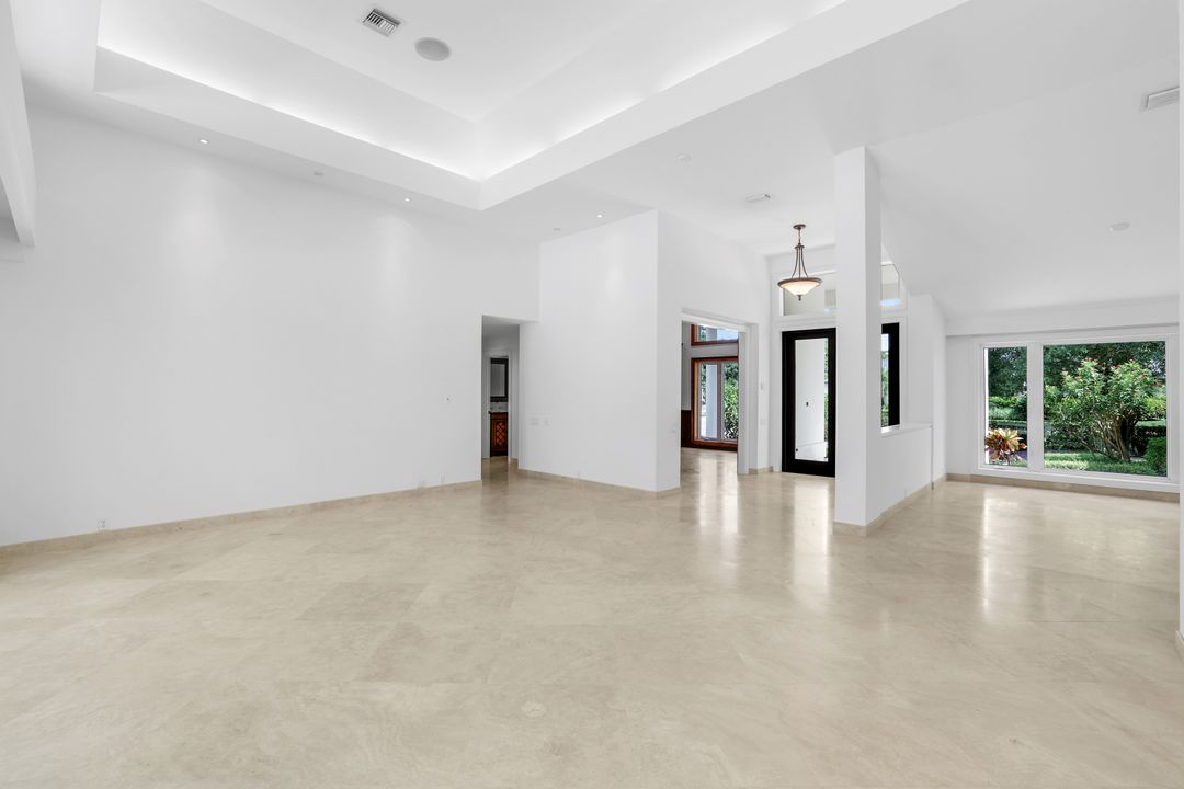 4502 Silver Fox Dr, Naples, FL 34119