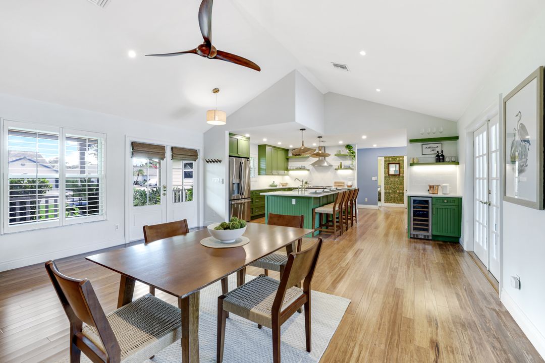 2319 Queens Way, Naples, FL 34112