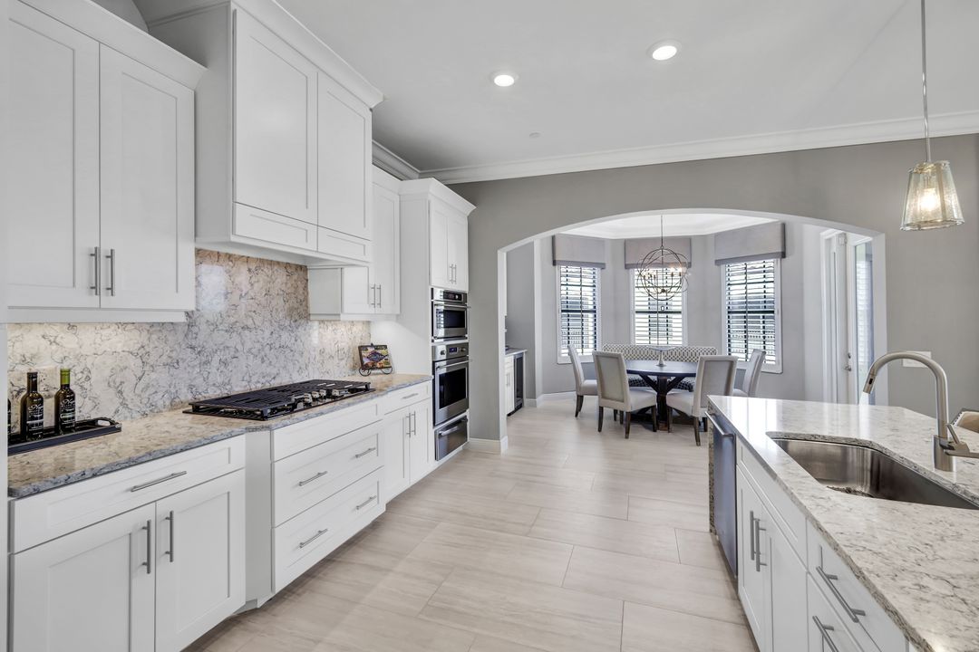 16387 Viansa Wy #302, Naples, FL 34110