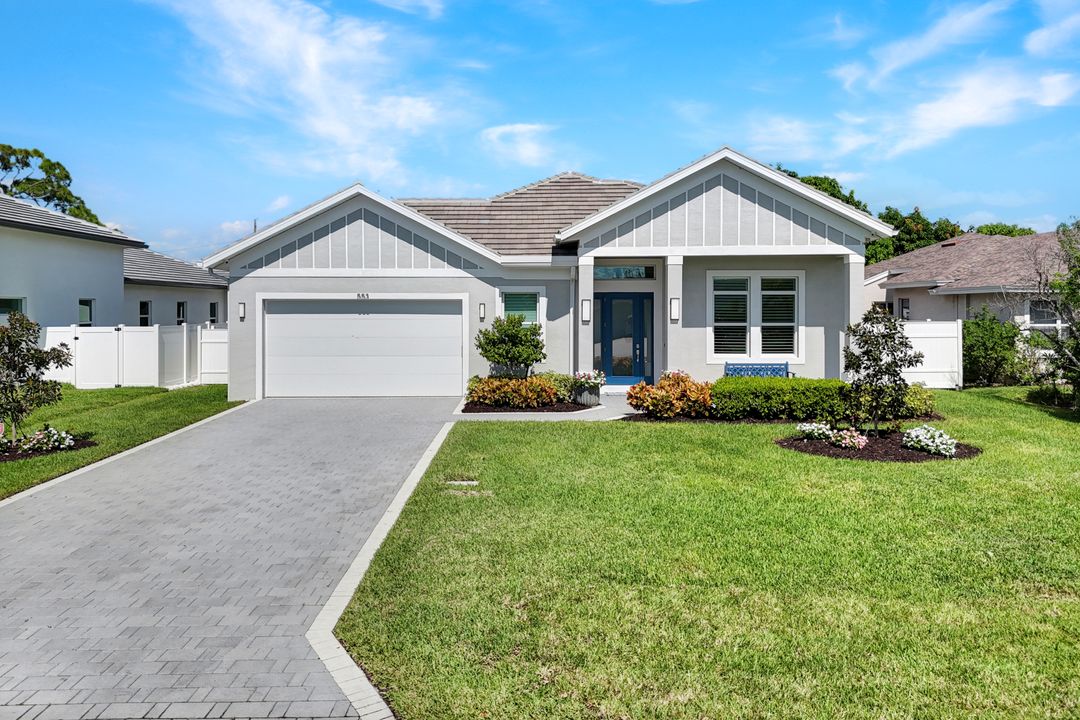 553 106th Ave N, Naples, FL 34108