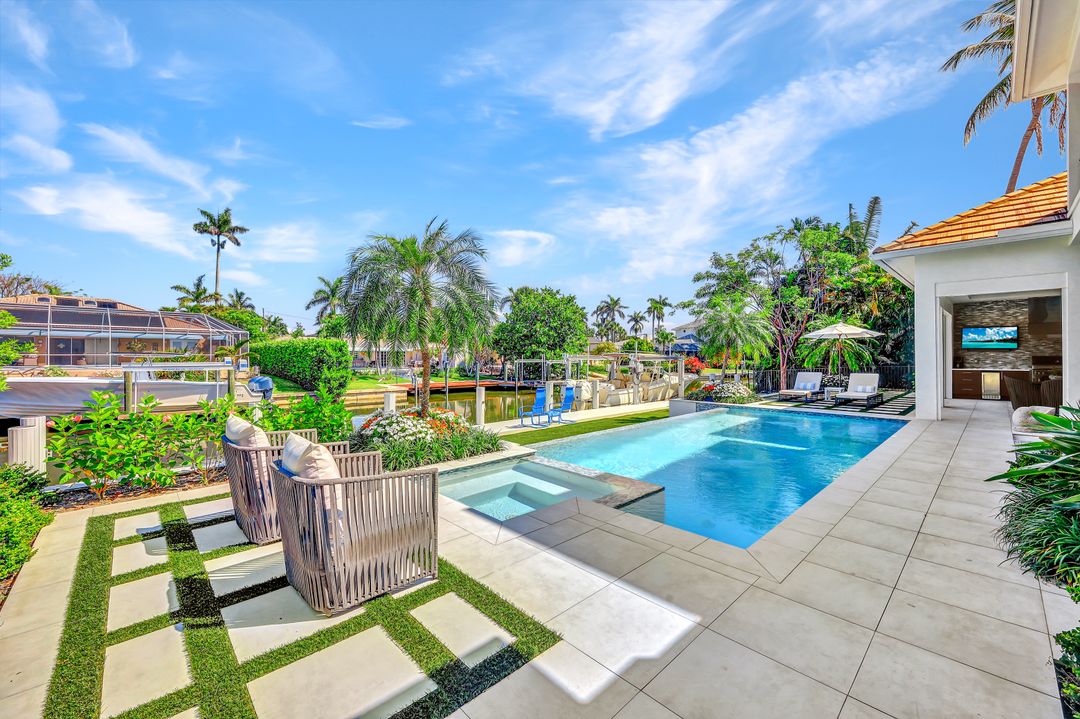 1501 Bluefin Ct, Naples, FL 34102