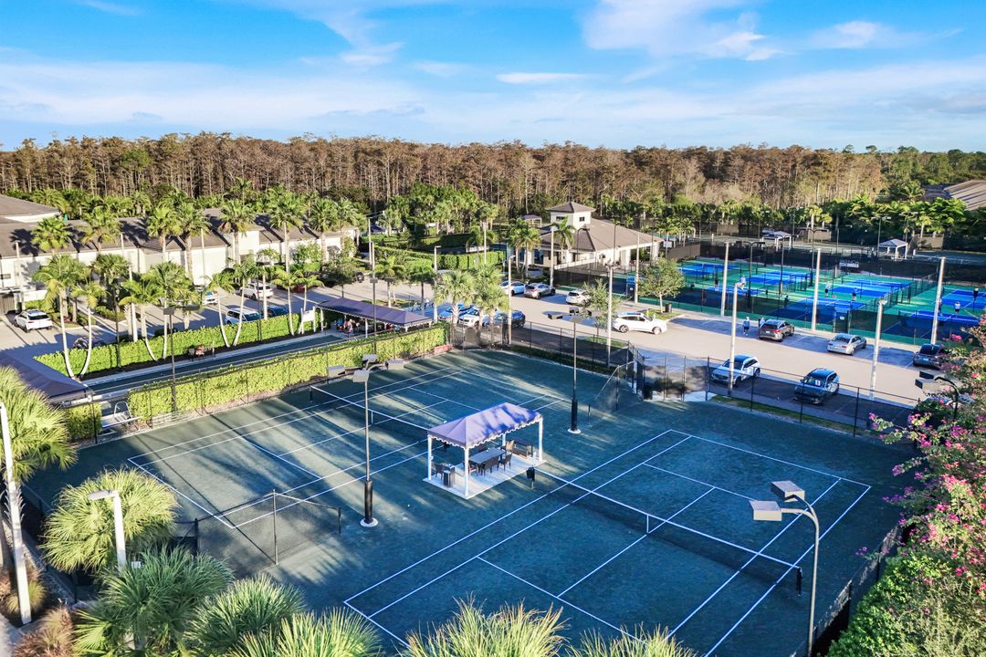 28560 Twain Dr, Bonita Springs, FL 34135