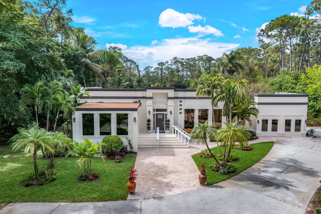 2861 Santa Barbara Blvd, Naples, FL 34116