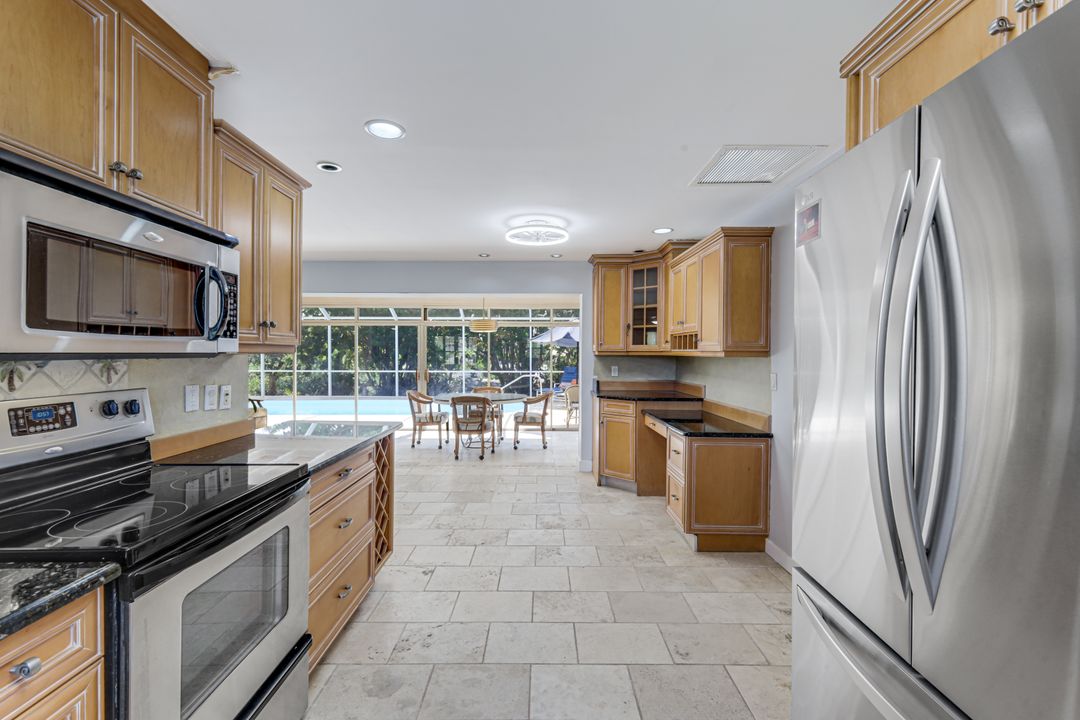 27061 Homewood Dr, Bonita Springs, FL 34135