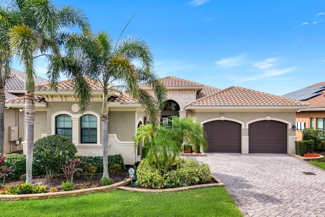 2915 Cinnamon Bay Cir, Naples, FL 34119