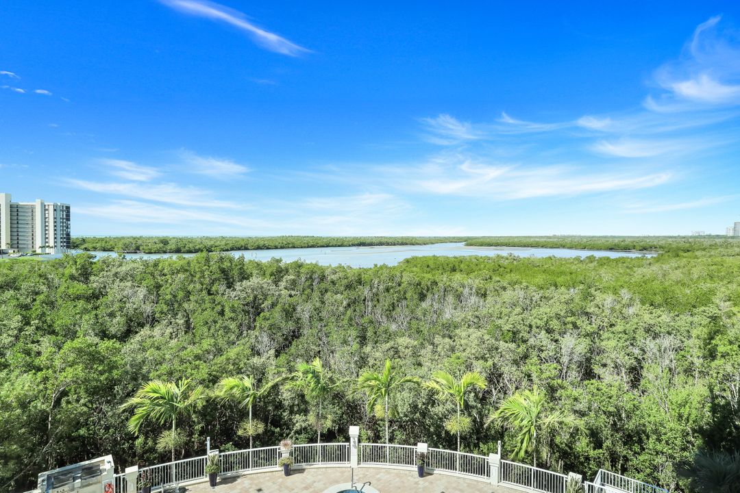 295 Grande Way #304, Naples, FL 34110