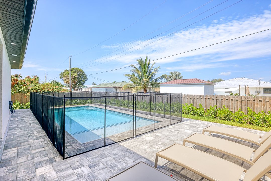 27 2nd St, Bonita Springs, FL 34134